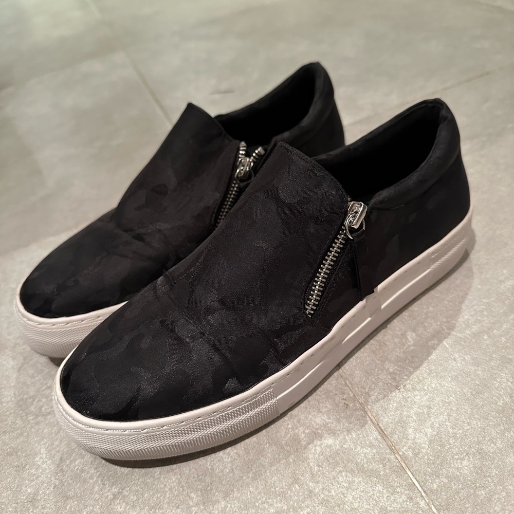 Steve Madden slip on sneakers